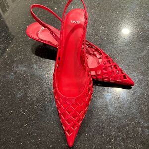 Mango Cherry Red Patent Die Cut Pointed Toe Slingback Kitten Heels Size 7.5